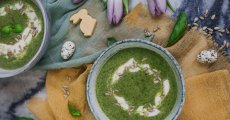 Špenátovo-brokolicová polévka s bazalkou